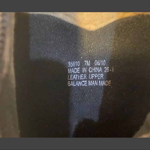 CLARK’S BLACK SUEDE SHEARLING ANKLE BOOTS Sz 7 - Picture 5 of 9